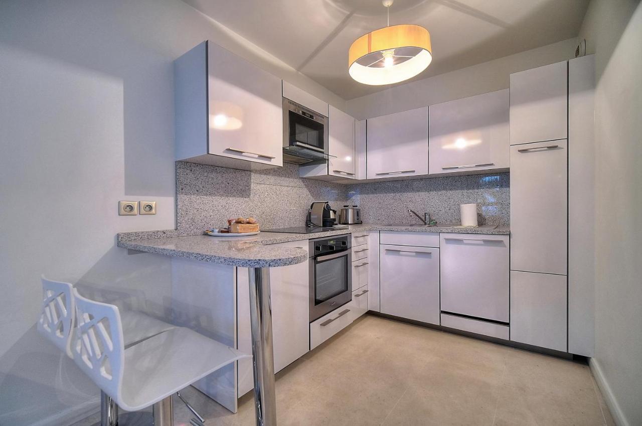 Carlton Riviera *