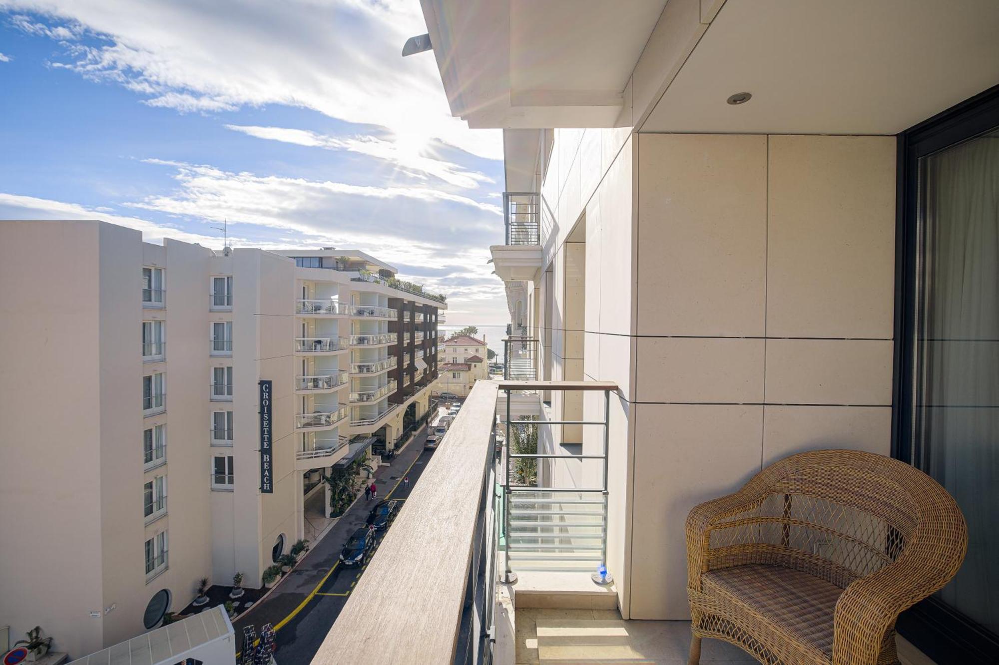 Carlton Riviera